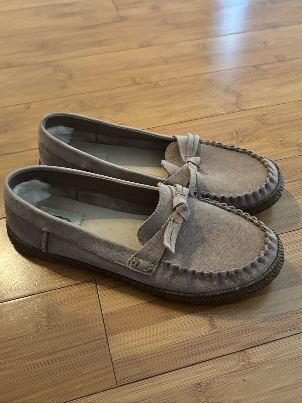 Ugg Women’s Taupe Suede Bow-Accent Moccasin Loafers